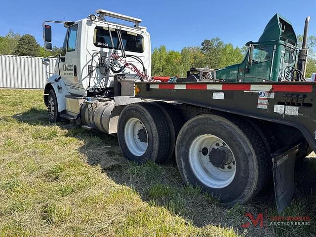 Image of International 8600 equipment image 3