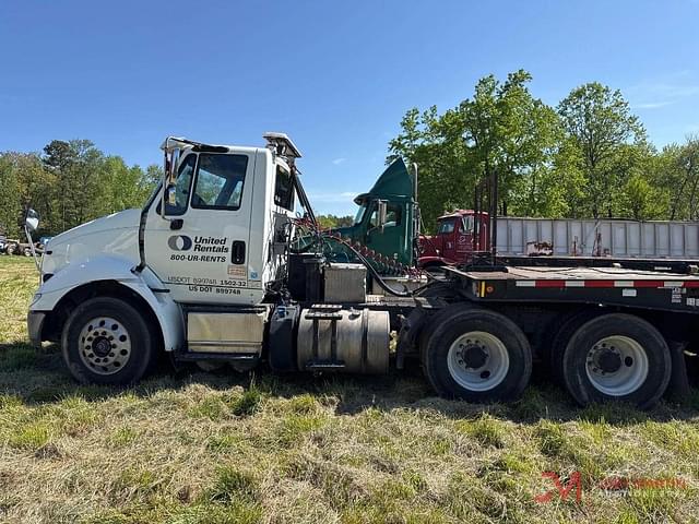 Image of International 8600 equipment image 4