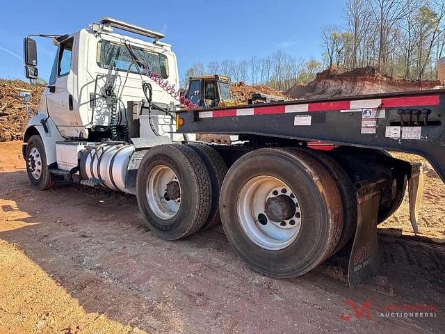 Image of International 8600 equipment image 3