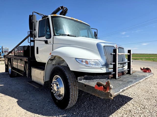 Image of International Durastar 4300 equipment image 2