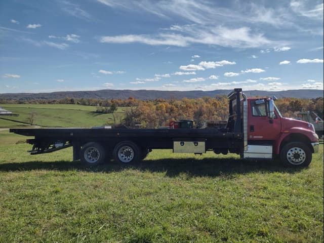 Image of International DuraStar 4400 equipment image 2