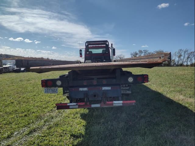 Image of International DuraStar 4400 equipment image 3