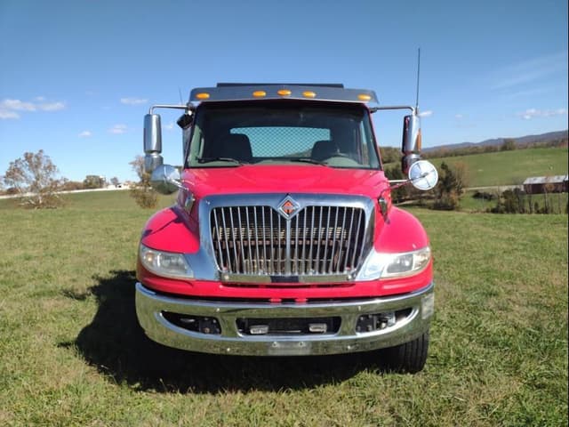 Image of International DuraStar 4400 equipment image 1