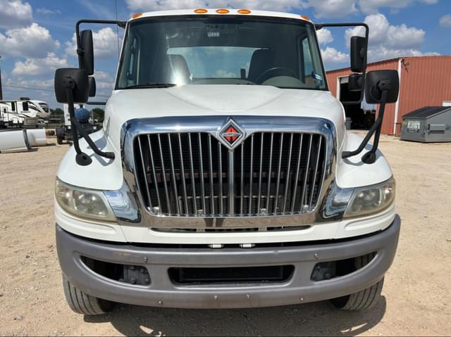 Image of International DuraStar 4400 equipment image 1