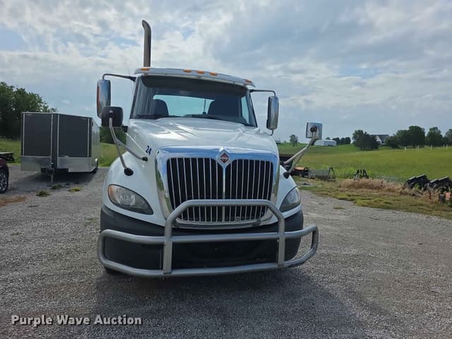 Image of International ProStar Plus 122 equipment image 1