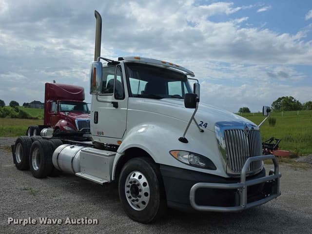 Image of International ProStar Plus 122 equipment image 2