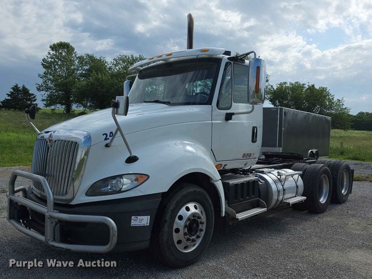 2016 International ProStar Plus 122 Equipment Image0
