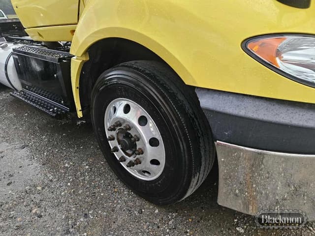 Image of International ProStar Plus 122 equipment image 3