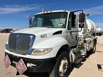 Main image International 7400