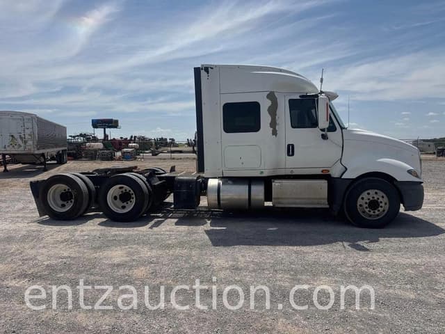 Image of International ProStar Plus 122 equipment image 3