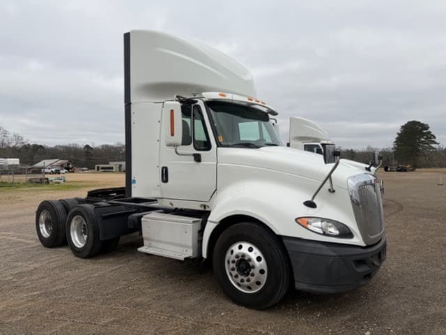 Image of International ProStar 122 equipment image 1