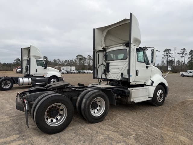 Image of International ProStar 122 equipment image 2