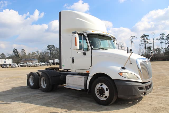 Image of International ProStar Plus 122 equipment image 1