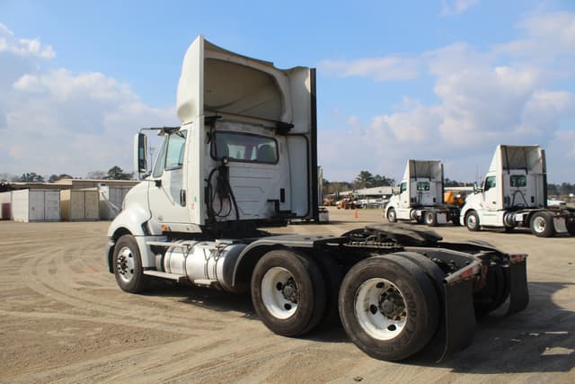 Image of International ProStar Plus 122 equipment image 3