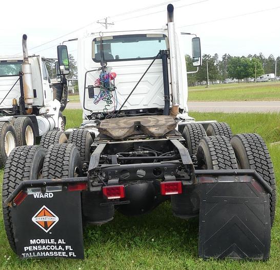 Image of International ProStar Plus 122 equipment image 4