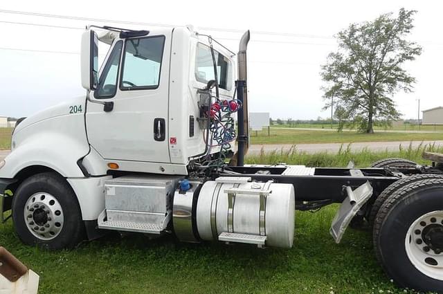 Image of International ProStar Plus 122 equipment image 2