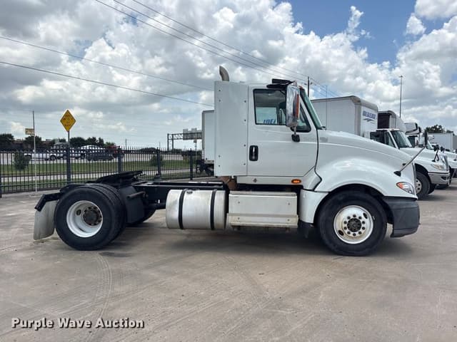 Image of International ProStar Plus 122 equipment image 3