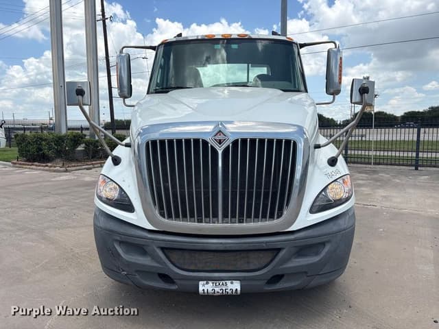 Image of International ProStar Plus 122 equipment image 1