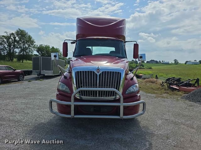 Image of International ProStar+ 122 equipment image 1