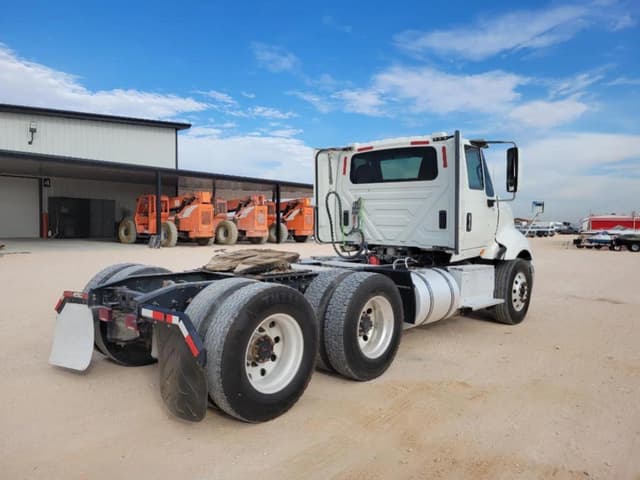 Image of International ProStar Plus 122 equipment image 4