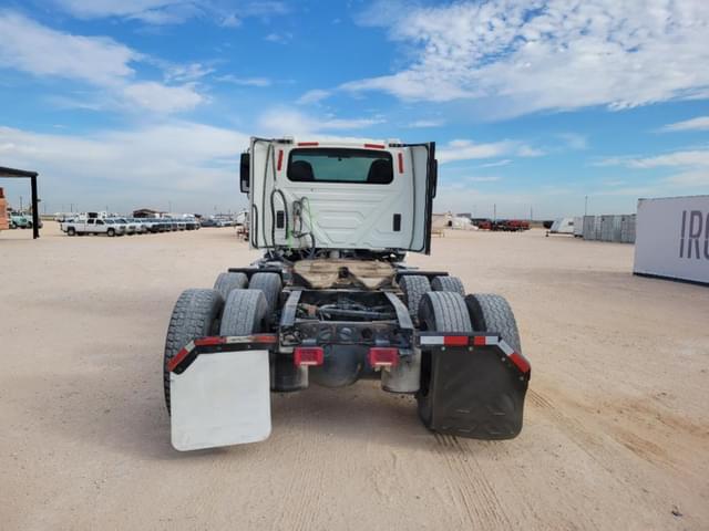 Image of International ProStar Plus 122 equipment image 3