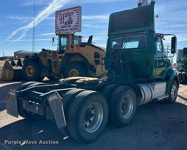 Image of International ProStar Plus 122 equipment image 4