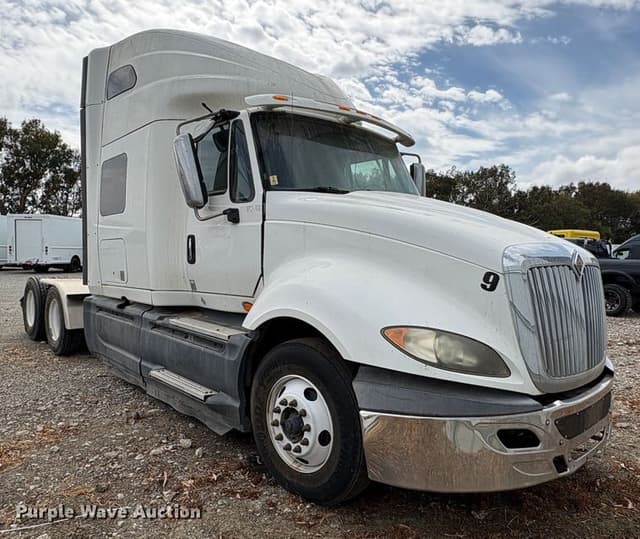 Image of International ProStar Plus 122 equipment image 2