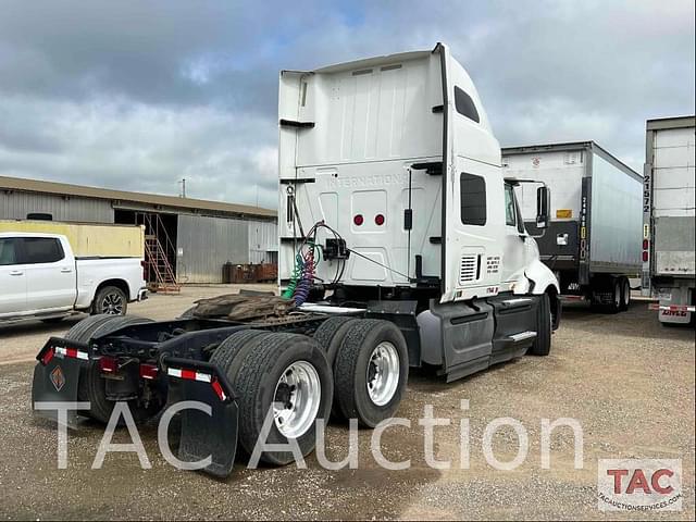 Image of International ProStar Plus 122 equipment image 4