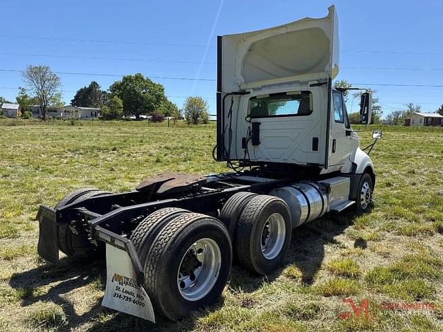Image of International ProStar Plus 122 equipment image 2