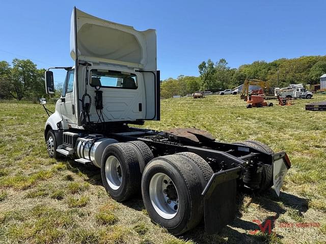 Image of International ProStar Plus 122 equipment image 3