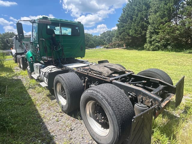 Image of International ProStar Plus 122 equipment image 2