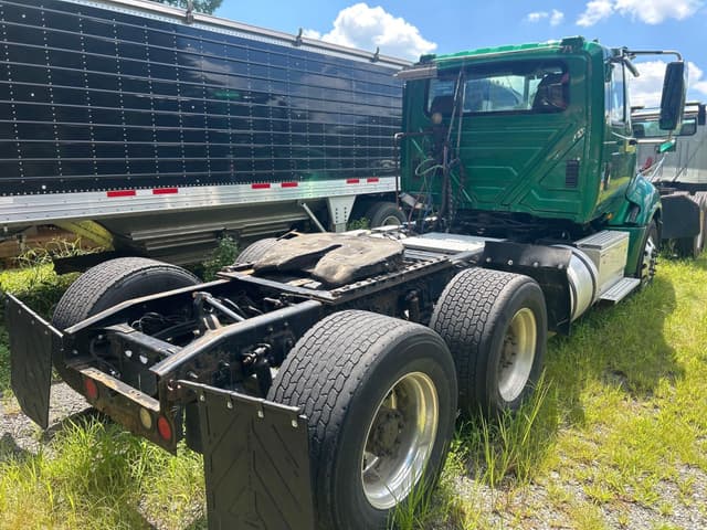 Image of International ProStar Plus 122 equipment image 3