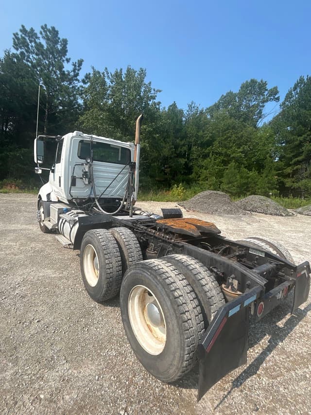 Image of International ProStar Plus 122 equipment image 3