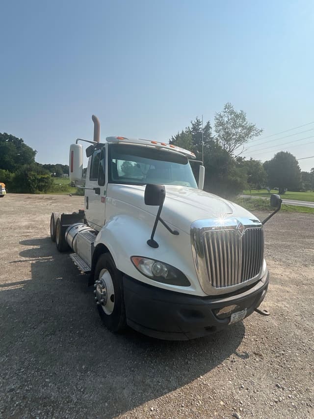 Image of International ProStar Plus 122 equipment image 1