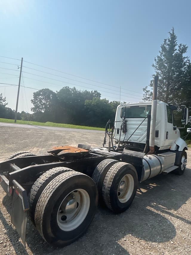 Image of International ProStar Plus 122 equipment image 2