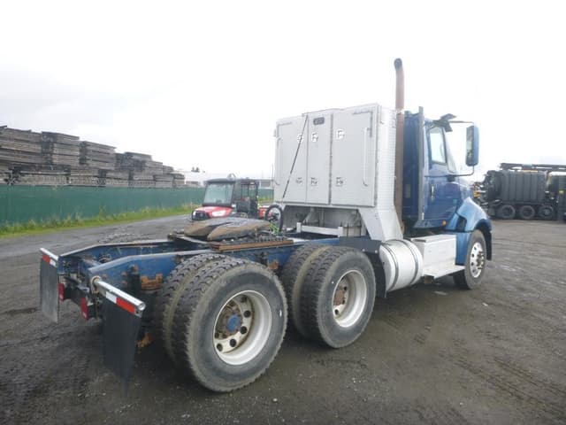 Image of International ProStar Plus 122 equipment image 2