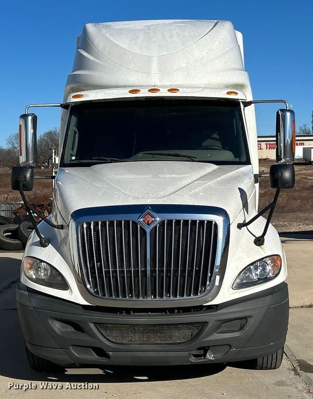 Image of International ProStar Plus 122 equipment image 1