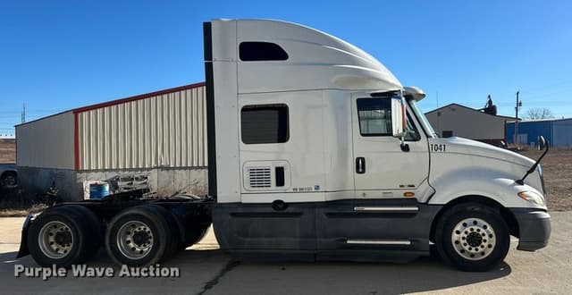 Image of International ProStar Plus 122 equipment image 3