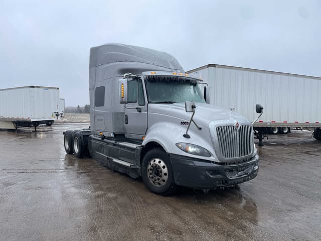 Image of International ProStar Plus 122 equipment image 2