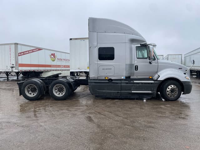 Image of International ProStar Plus 122 equipment image 3