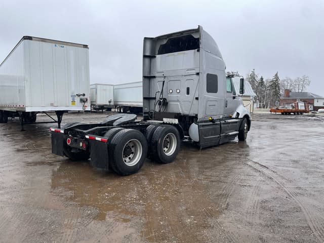 Image of International ProStar Plus 122 equipment image 4