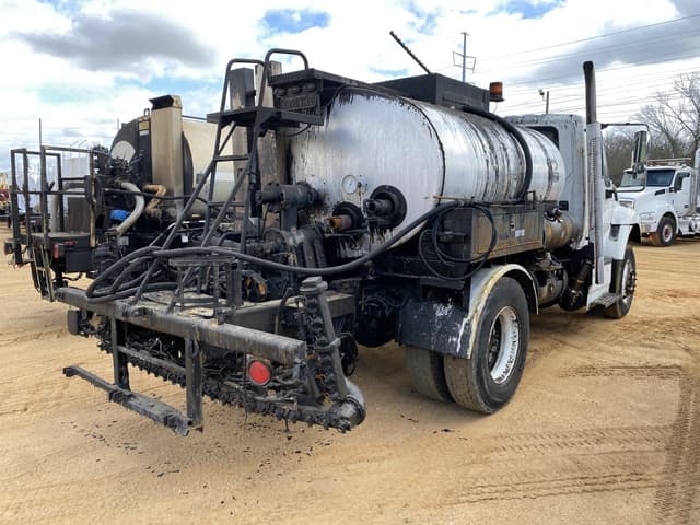 Image of International Workstar 7300 equipment image 2