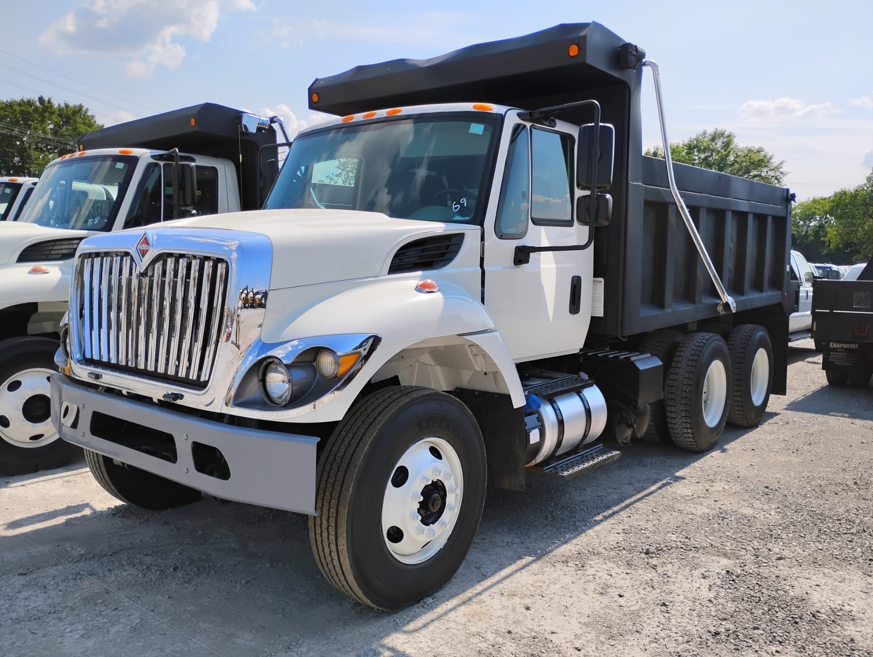 2016 International Workstar 7400 Equipment Image0