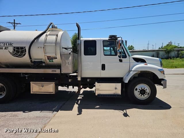 Image of International Workstar 7400 equipment image 3
