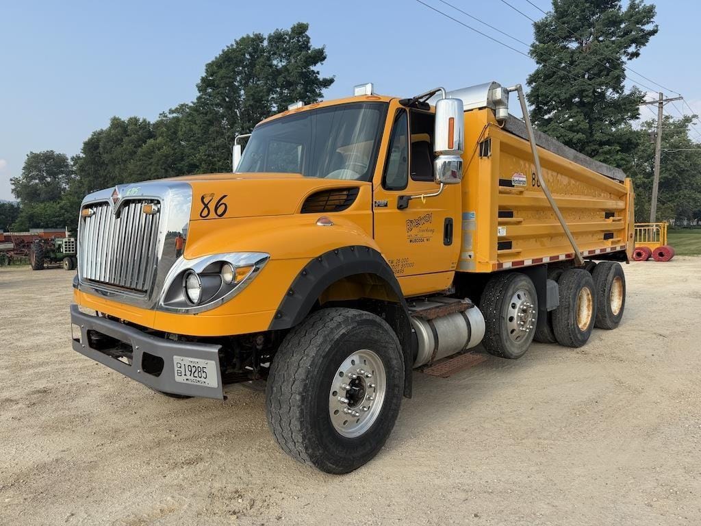 2016 International WorkStar 7600 Equipment Image0