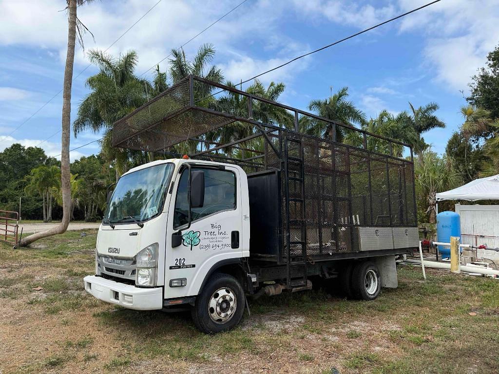 Image of Isuzu NPR Primary image
