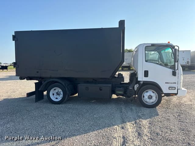 Image of Isuzu NPR equipment image 3