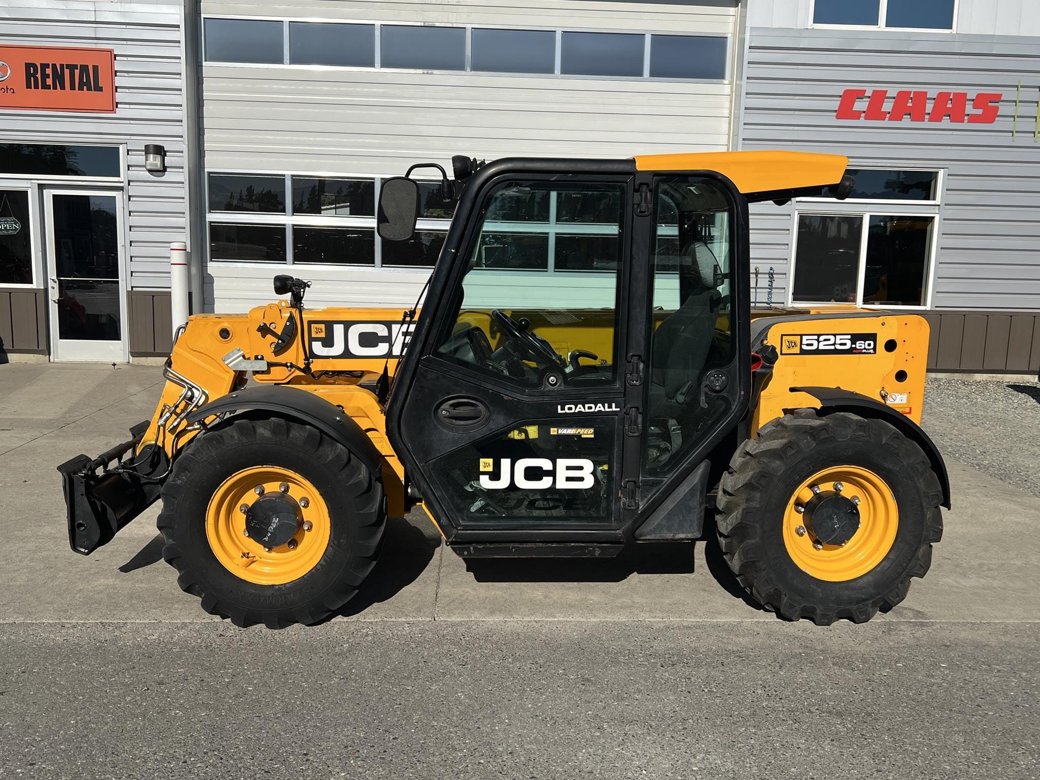 2016 JCB 525-60 Agri Plus Equipment Image0