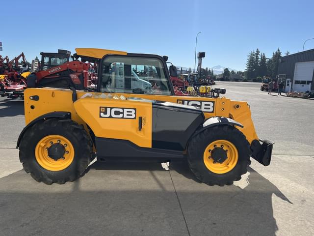 Image of JCB 525-60 Agri Plus equipment image 4