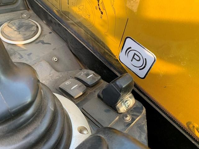 Thumbnail image JCB 525-60 33